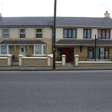 Luxury Townhouse -Free Private Parking- 2 Bedrooms Both En-Suite -Sleeps 5 - Fully Equipped Kitchen, Dining Room- Living Room With Tv Dvd Outside Courtyard With Seating - Fast Wi-Fi- 2-Minute Walk To Town Centre 基拉尼 外观 照片