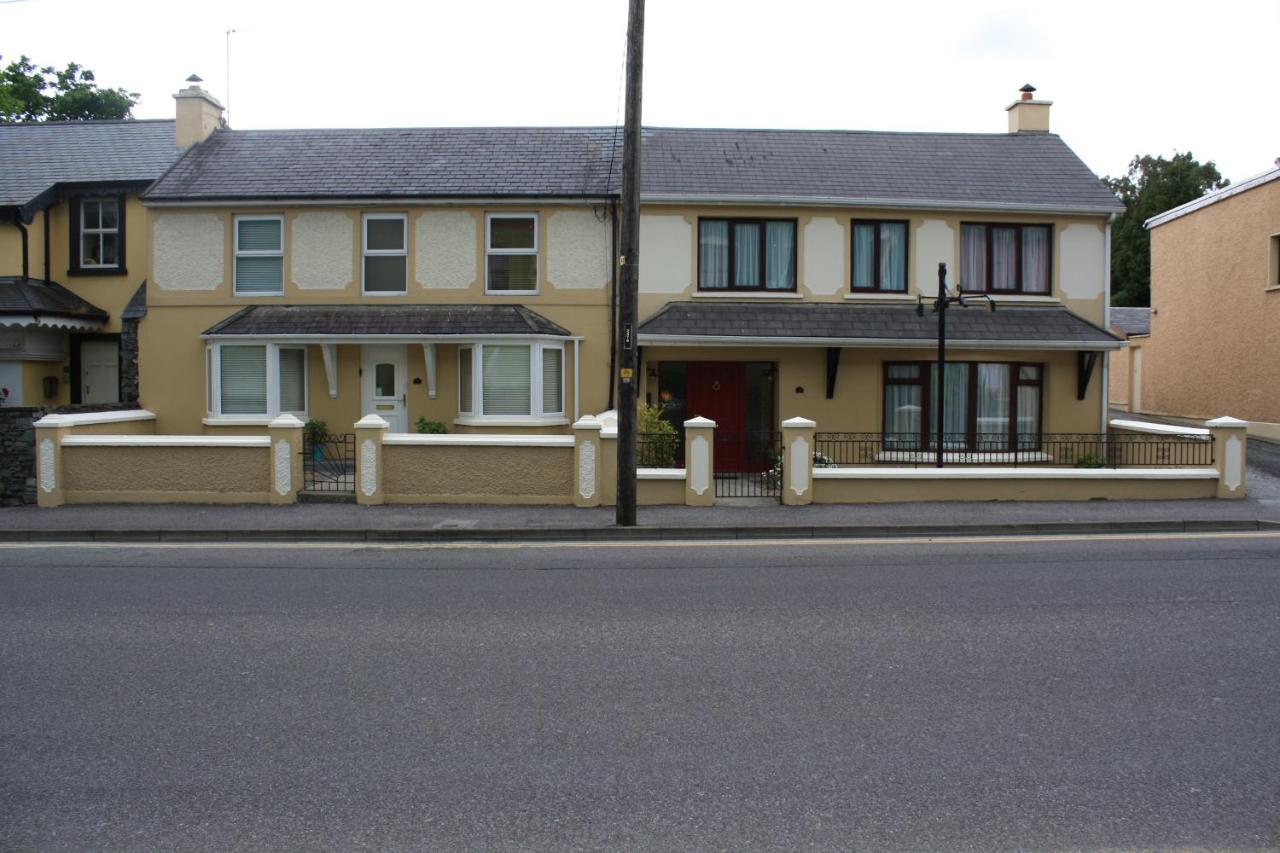 Luxury Townhouse -Free Private Parking- 2 Bedrooms Both En-Suite -Sleeps 5 - Fully Equipped Kitchen, Dining Room- Living Room With Tv Dvd Outside Courtyard With Seating - Fast Wi-Fi- 2-Minute Walk To Town Centre 基拉尼 外观 照片